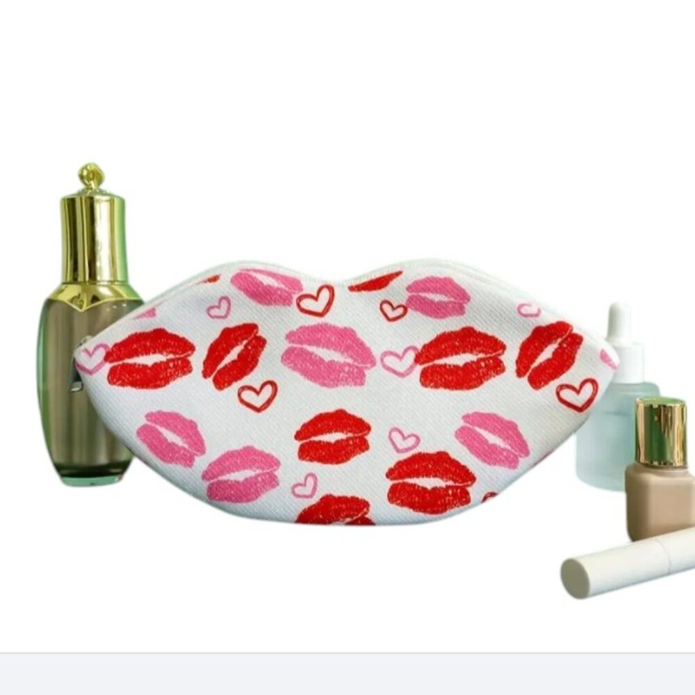 Chic Lips Shape Cosmetic Bag Travel Makeup Pouch Organizer lipstick, accessories - Picture 3 of 8